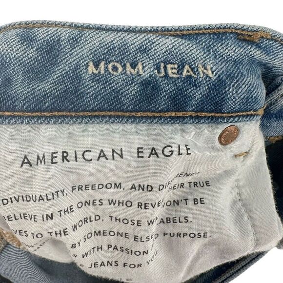 American Eagle Mom Jeans Size 4 Distressed Light Wash High Rise Retro Denim 90s - Picture 8 of 9